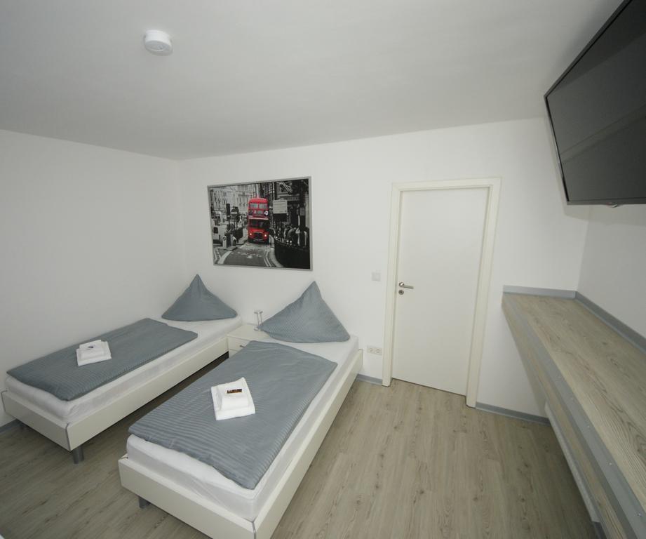 Hotel Am Rosenplatz,24 Stunden Check In, Kostenfreie Parkplaetze Brechtorf Camera foto