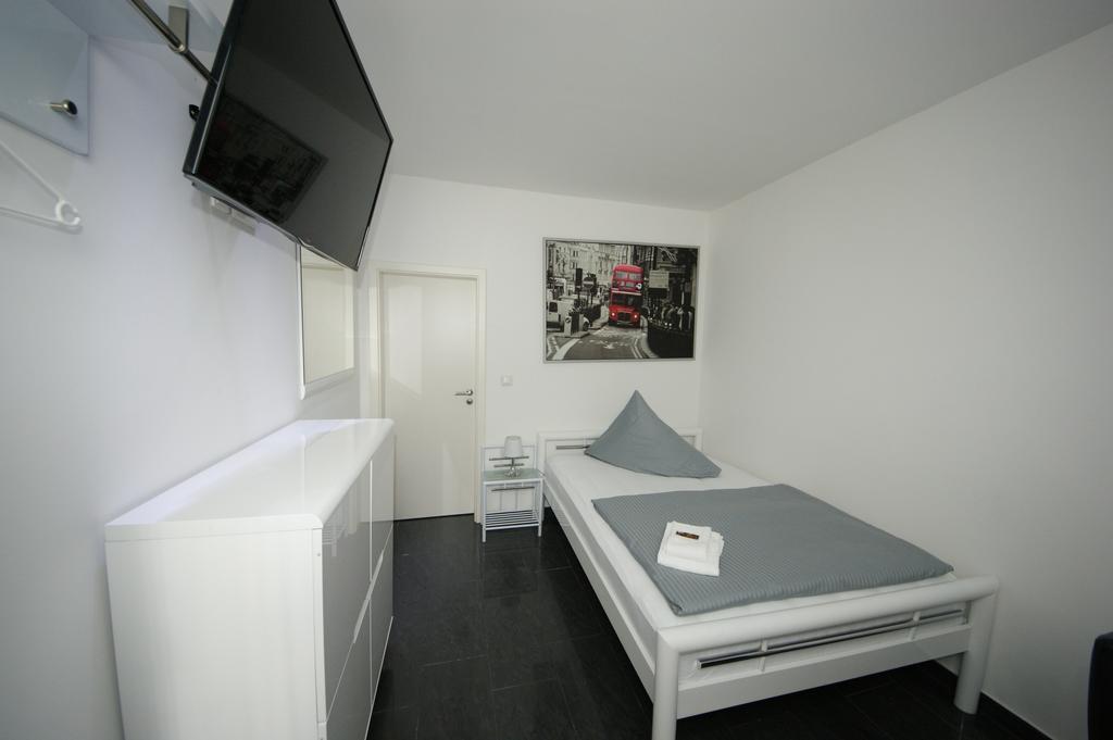 Hotel Am Rosenplatz,24 Stunden Check In, Kostenfreie Parkplaetze Brechtorf Camera foto