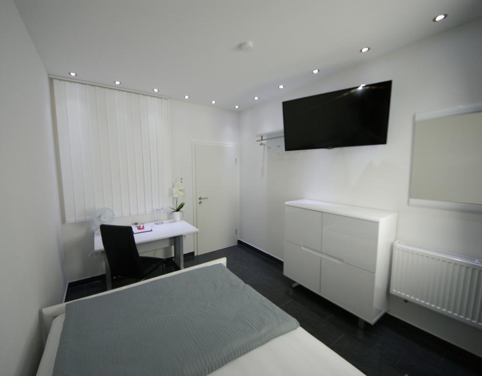 Hotel Am Rosenplatz,24 Stunden Check In, Kostenfreie Parkplaetze Brechtorf Camera foto