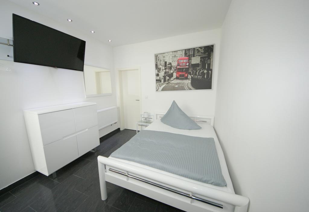 Hotel Am Rosenplatz,24 Stunden Check In, Kostenfreie Parkplaetze Brechtorf Esterno foto