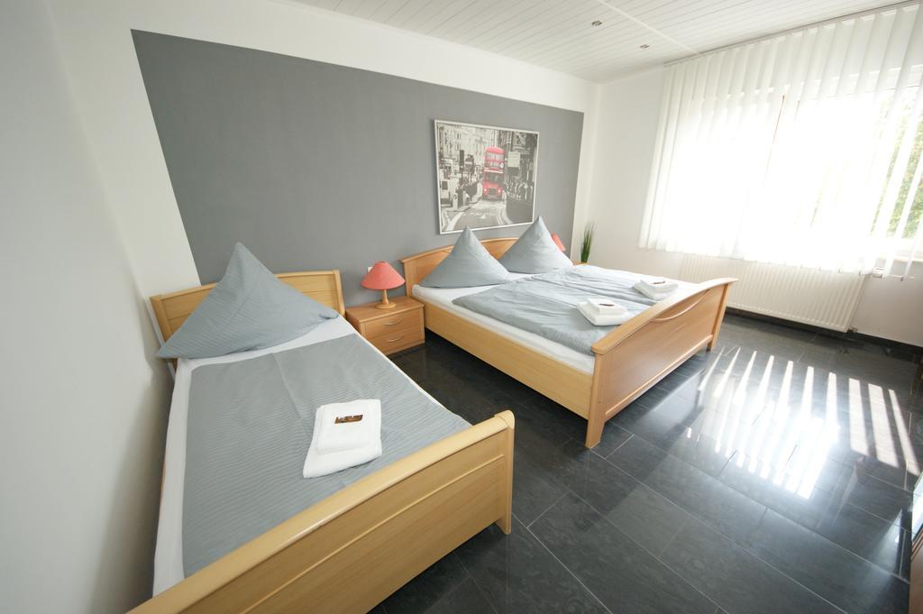Hotel Am Rosenplatz,24 Stunden Check In, Kostenfreie Parkplaetze Brechtorf Esterno foto