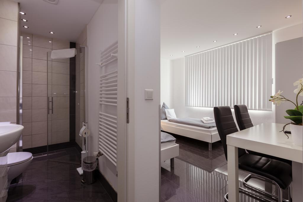 Hotel Am Rosenplatz,24 Stunden Check In, Kostenfreie Parkplaetze Brechtorf Esterno foto