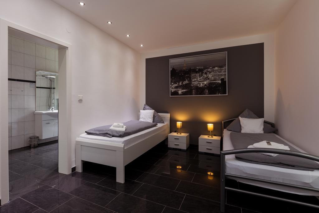 Hotel Am Rosenplatz,24 Stunden Check In, Kostenfreie Parkplaetze Brechtorf Esterno foto