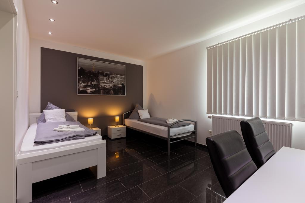 Hotel Am Rosenplatz,24 Stunden Check In, Kostenfreie Parkplaetze Brechtorf Esterno foto