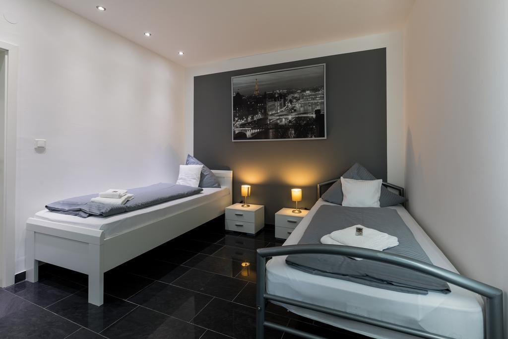 Hotel Am Rosenplatz,24 Stunden Check In, Kostenfreie Parkplaetze Brechtorf Esterno foto
