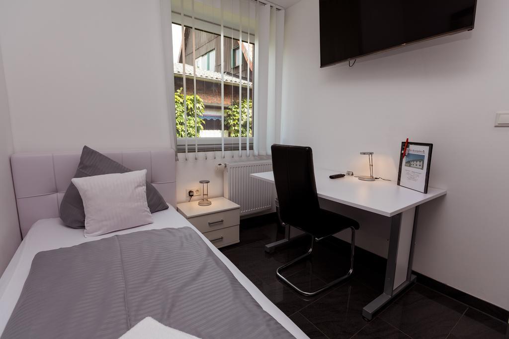 Hotel Am Rosenplatz,24 Stunden Check In, Kostenfreie Parkplaetze Brechtorf Esterno foto
