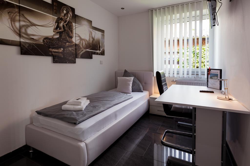 Hotel Am Rosenplatz,24 Stunden Check In, Kostenfreie Parkplaetze Brechtorf Esterno foto